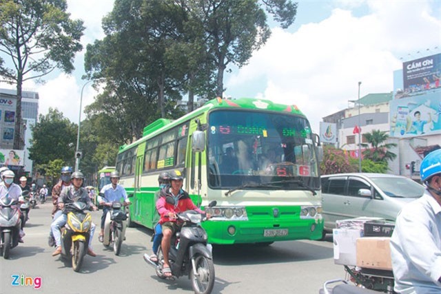 Thêm 2 tuyến xe buýt ở Sài Gòn ngừng hoạt động vì vắng khách