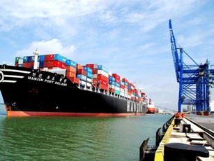 Hàng hóa thông qua cảng biển đạt gần 386 triệu tấn