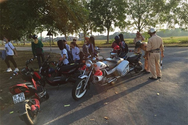 Đồng loạt ra quân chấn chỉnh tình trạng học sinh vi phạm luật giao thông