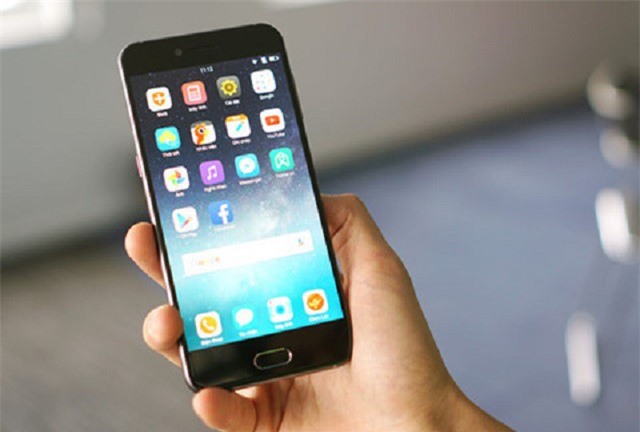 Bphone 3 có camera đơn, dùng thuật toán Google để xóa phông