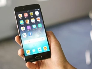 Bphone 3 có camera đơn, dùng thuật toán Google để xóa phông