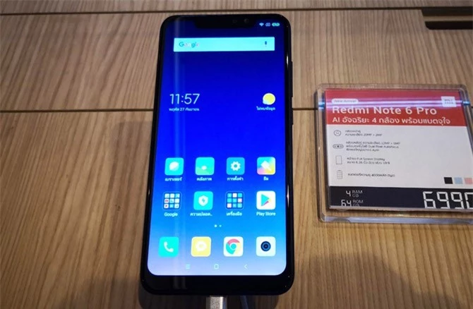 Redmi Note 6 Pro sử dụng tấm nền màn hình IPS kích thước 6,2 inch, độ phân giải Full HD Plus (2.280x1.080 pixel) cho mật độ điểm ảnh 403 ppi. Màn hình này chia theo tỷ lệ 19:9, bảo vệ bởi kính cường lực Corning Gorilla Glass nhưng chưa rõ phiên bản nào. Màn hình này chiếm 86% diện tích mặt trước.