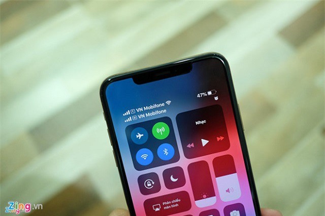 iPhone XS Max 2 SIM ế bất ngờ tại Việt Nam