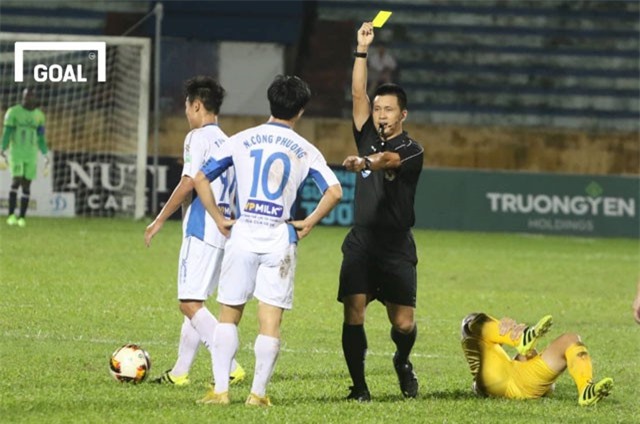 Công Phượng bị treo giò ở vòng 25 V.League