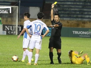 Công Phượng bị treo giò ở vòng 25 V.League
