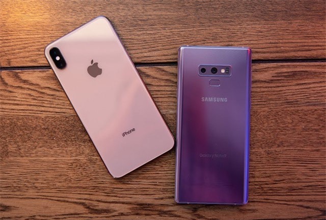 Clip: iPhone Xs Max đọ camera với Samsung Galaxy Note 9 