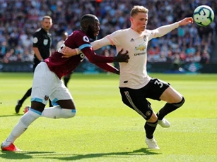 Không dám chê học trò, Mourinho đổ lỗi cho ai khi M.U thua West Ham?