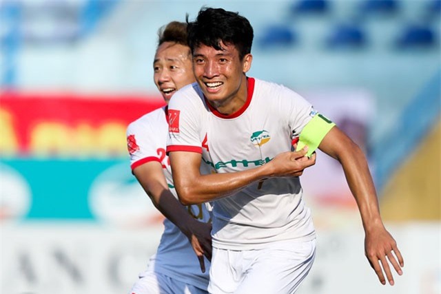 Bùi Tiến Dũng tỏa sáng, 'hậu duệ Thể Công' trở lại V.League