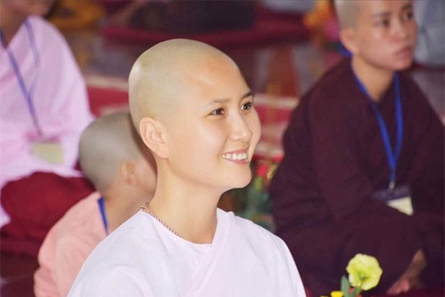 Người đẹp Hoa hậu Việt Nam bất ngờ xuất gia ở tuổi 24