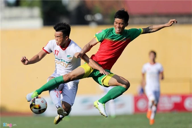 Bui Tien Dung toa sang, 'hau due The Cong' tro lai V.League hinh anh 5