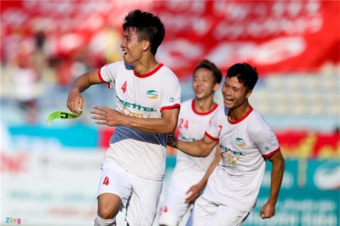 Bui Tien Dung toa sang, 'hau due The Cong' tro lai V.League hinh anh 9