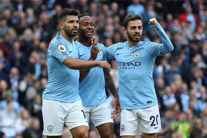 Man City soán ngôi Liverpool.