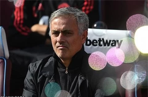 HLV Jose Mourinho tran MU vs West Ham