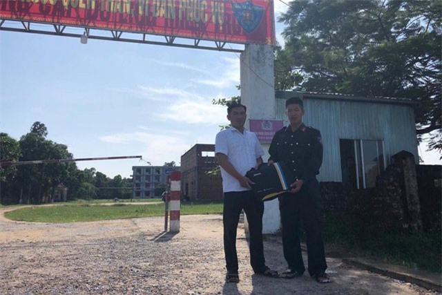 Chiến sĩ CSCĐ trả lại gần 400 triệu đồng cho người đánh rơi