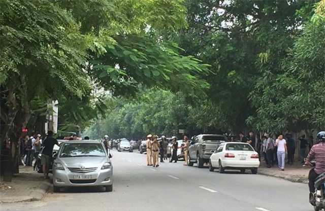 Hàng trăm cảnh sát, lính bắn tỉa ở Nghệ An bao vây kẻ ôm lựu đạn cố thủ trong nhà