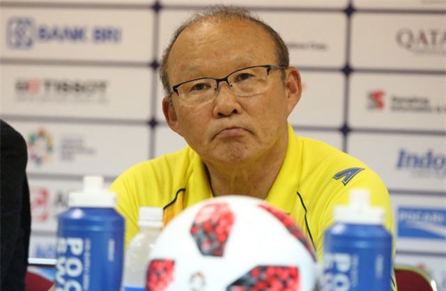 Nỗi lo của HLV Park Hang-seo và giá trị của bầu Đức