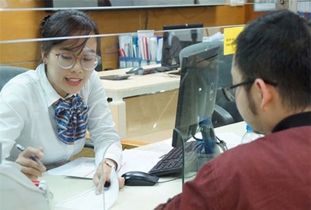 Hai áp lực đang đến gần với ngân hàng Việt