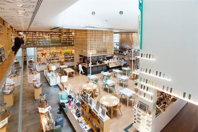 Quán cà phê sách ở Bangkok gây sốt vì nhiều góc sống ảo