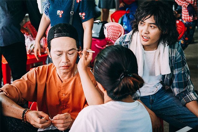 Di&#x1EC5;n vi&#xEA;n chi 3 t&#x1EF7; l&#xE0;m phim &#x111;&#x1EA7;u tay, m&#x1EDD;i Ho&#xE0;i Linh di&#x1EC5;n kh&#xF4;ng c&#xE1;t-x&#xEA; l&#xE0; ai?