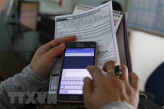 Ga Sài Gòn phát số thứ tự mua vé tàu Tết Nguyên đán Kỷ Hợi