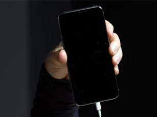 iPhone XS và XS Max bị “tố” gặp sự cố không sạc được pin