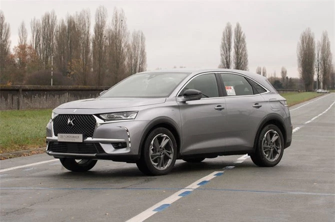 9. DS 7 Crossback E-Tense 4x4.