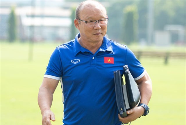 HLV Park Hang-seo xuất hiện tại buổi tập của U19 Việt Nam