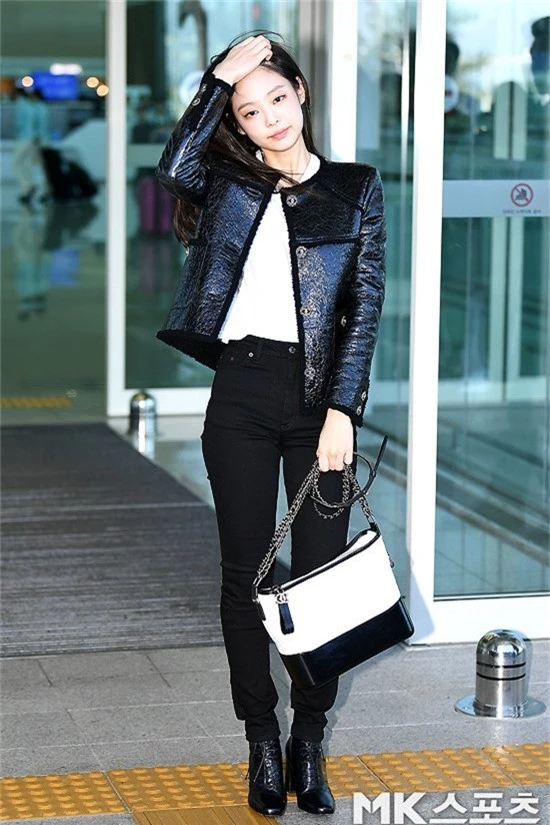 Đẳng cấp như Jennie (Black Pink) ra sân bay: Đơn giản nhưng vẫn đẹp hoàn hảo, sang chảnh như dự sự kiện - Ảnh 3.