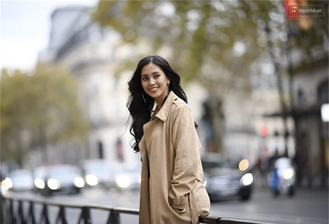 Hoa hậu Tiểu Vy mặt mộc dạo phố Paris, khoe vẻ đẹp đầy sức sống của tuổi 18 - Ảnh 6.