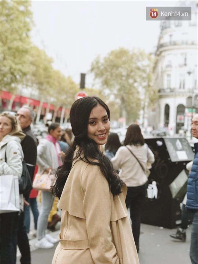 Hoa hậu Tiểu Vy mặt mộc dạo phố Paris, khoe vẻ đẹp đầy sức sống của tuổi 18 - Ảnh 7.