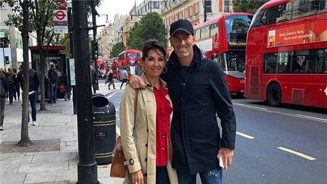 Zinedine Zidane faz turismo por Londres