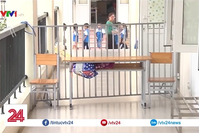 Chuyện lạ: Hành lang biến thành lớp học giữa lòng Hà Nội