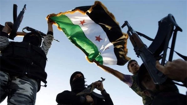 Syria: Phiến quân Faylaq Al-Sham ôm vũ khí rút khỏi vùng đệm Idlib
