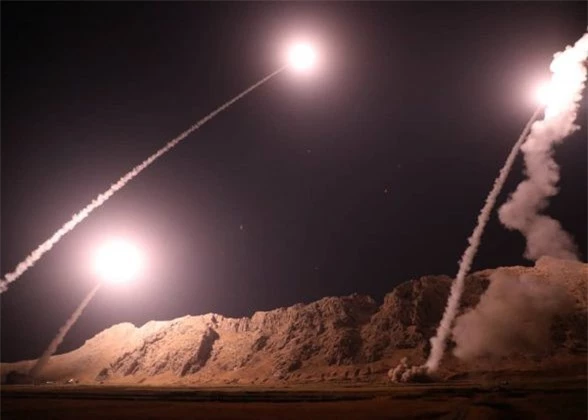 Iran bất ngờ nã loạt tên lửa đạn đạo vào IS ở Đông Syria