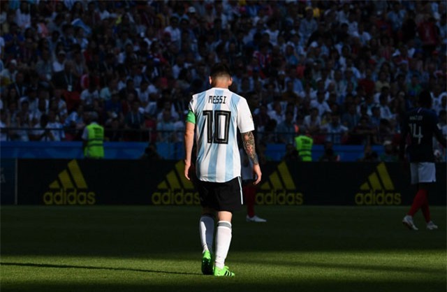 SỐC: Maradona khuyên Messi... chia tay luôn ĐT Argentina