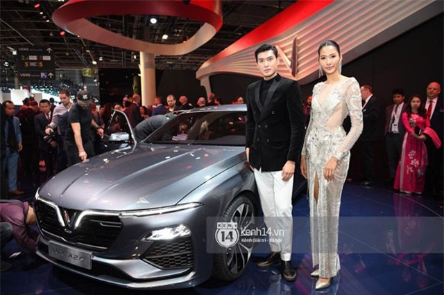 Hoàng Thùy lộng lẫy, Quang Đại điển trai tại sự kiện ra mắt xe của VINFAST tại Paris Motor Show