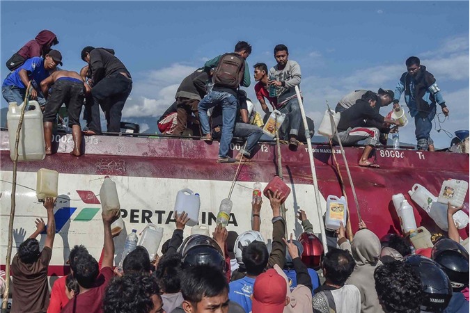 Người dân Indonesia đói khát, Palu hỗn loạn sau thảm họa kép 