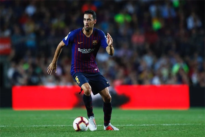 Tiền vệ: Sergio Busquets (Barcelona).