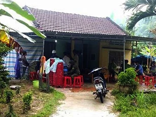 Một phụ nữ chết trong đêm với 2 vết dao đâm trúng ngực