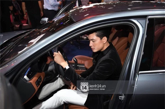Hoàng Thùy diện váy lộng lẫy, Quang Đại điển trai tại sự kiện ra mắt xe của VINFAST tại Paris Motor Show - Ảnh 11.