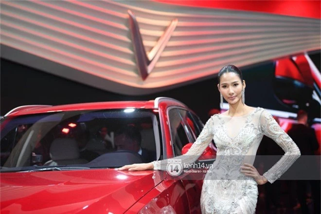 Hoàng Thùy diện váy lộng lẫy, Quang Đại điển trai tại sự kiện ra mắt xe của VINFAST tại Paris Motor Show - Ảnh 17.