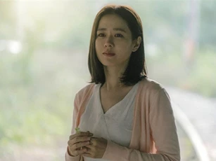 Đang vui vẻ với người tình xinh đẹp, nhận được tin nhắn này của vợ khiến chồng hốt hoảng tìm đường quay đầu