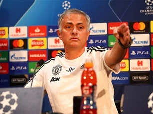 Mourinho chê hàng tiền vệ M.U thiếu sáng tạo