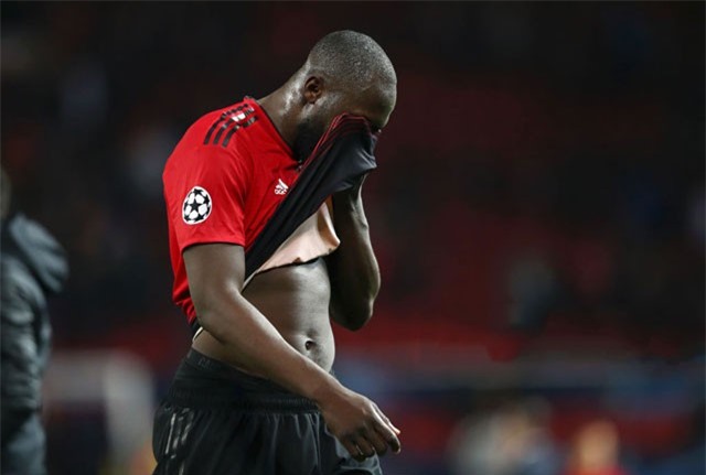 Cặp huyền thoại Man Utd tổng sỉ vả sự lười nhác của Lukaku