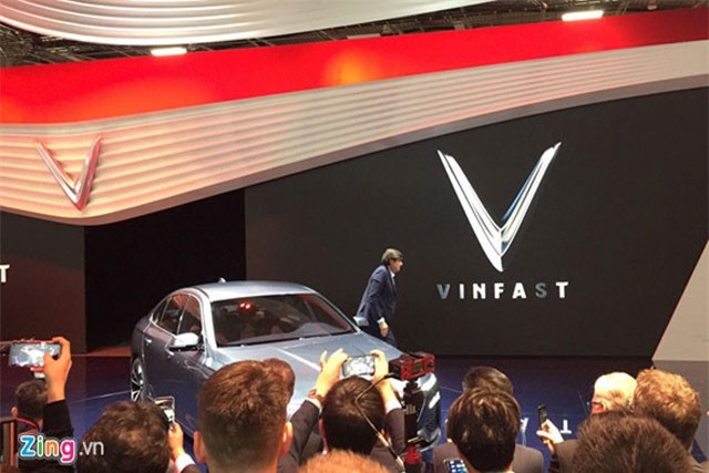 Tài sản tỷ phú Vượng thêm hơn trăm triệu USD ngày xe VinFast ra mắt