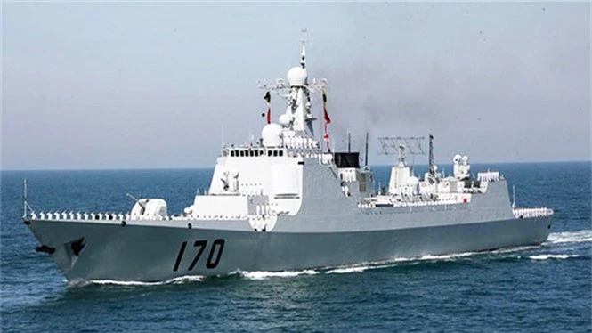 Chùm ảnh tàu chiến Trung Quốc cản mũi chiến hạm Mỹ trên Biển Đông - ảnh 6