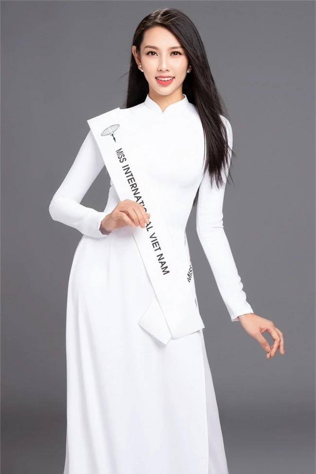 Hoa hậu Nhân ái Nguyễn Thúc Thùy Tiên bất ngờ được cử đi thi Miss International 2018 sau khi Á hậu Thúy An nhập viện - Ảnh 1.