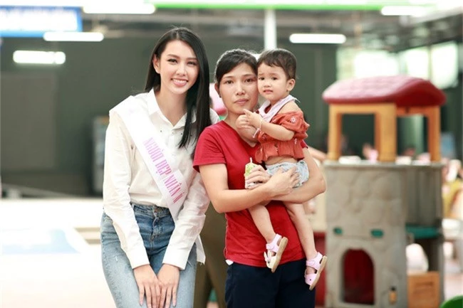 Hoa hậu Nhân ái Nguyễn Thúc Thùy Tiên bất ngờ được cử đi thi Miss International 2018 sau khi Á hậu Thúy An nhập viện - Ảnh 5.