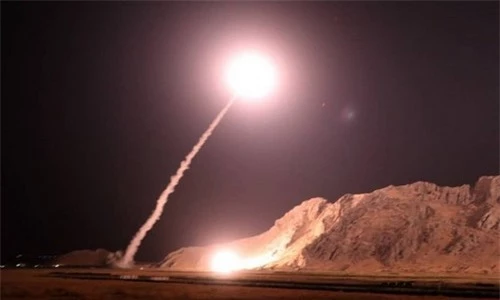 Tên lửa Iran rời bệ phóng tấn công khủng bố ở Đông Syria.