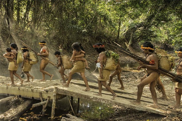 Khám phá bộ lạc đặc biệt nhất thế giới trong rừng Amazon